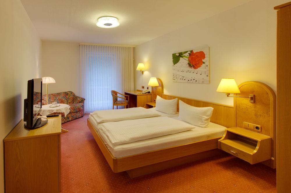 Hotel Pfaelzer Wald Бад Бергцаберн Екстериор снимка