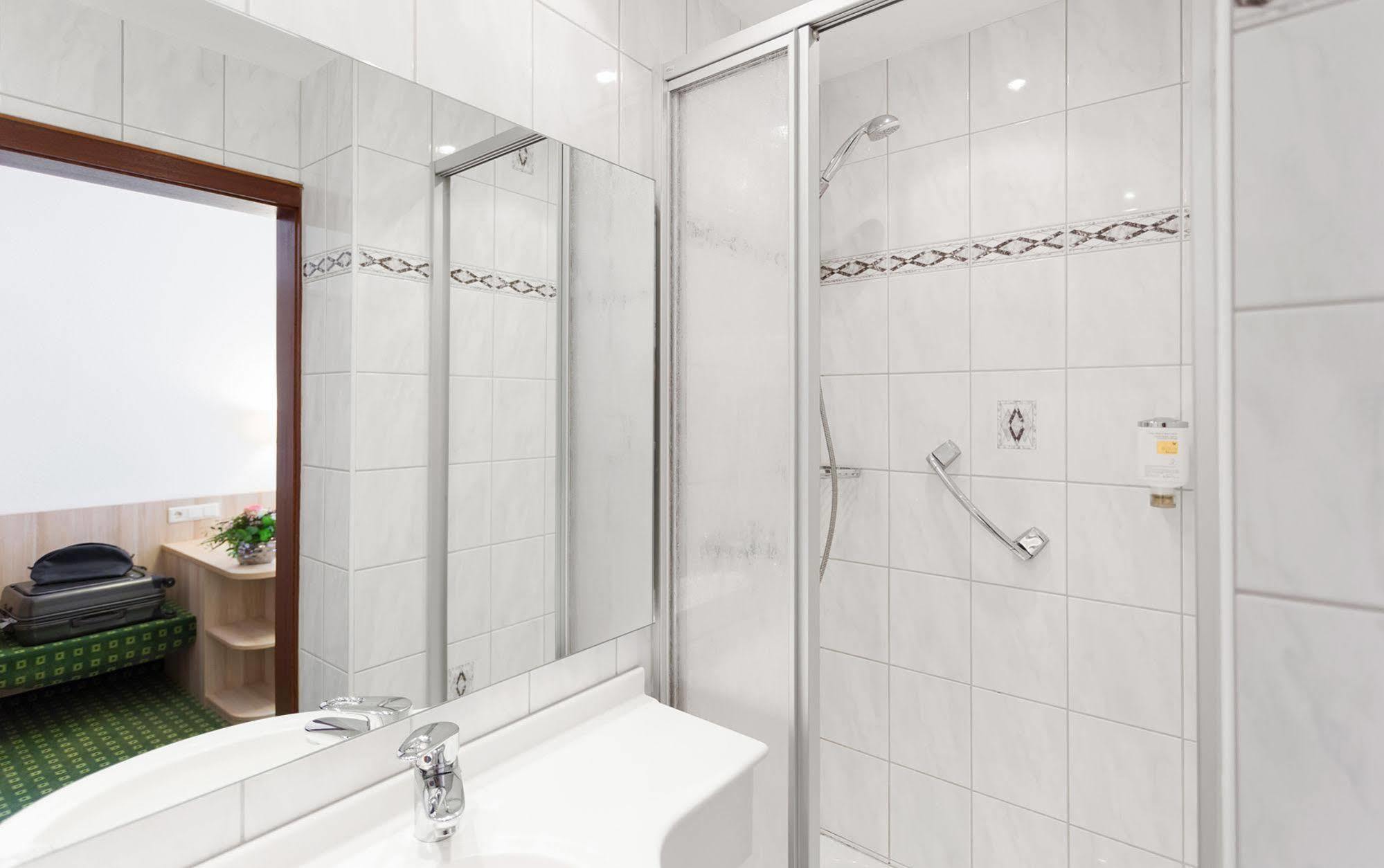 Hotel Pfaelzer Wald Бад Бергцаберн Екстериор снимка