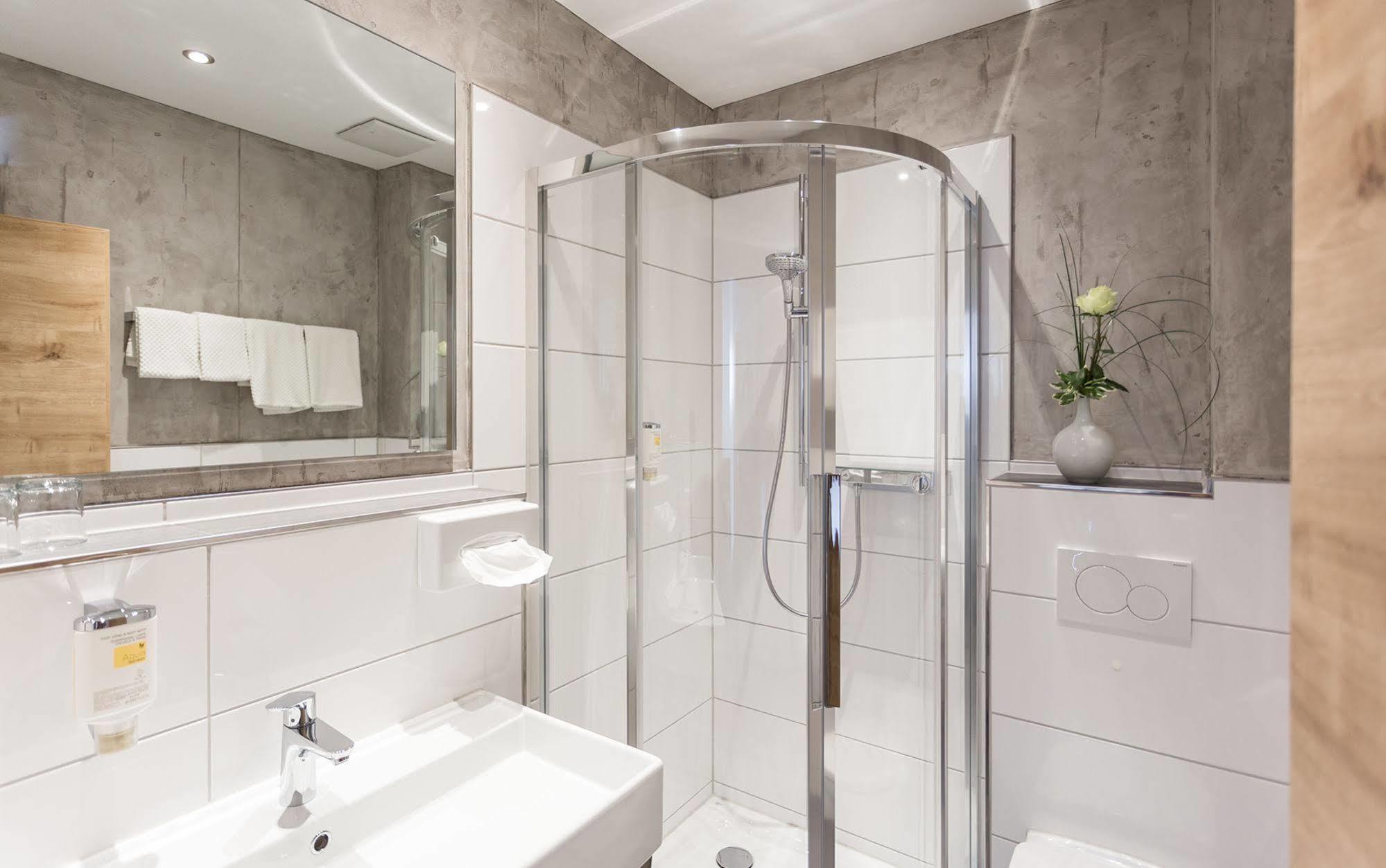 Hotel Pfaelzer Wald Бад Бергцаберн Екстериор снимка