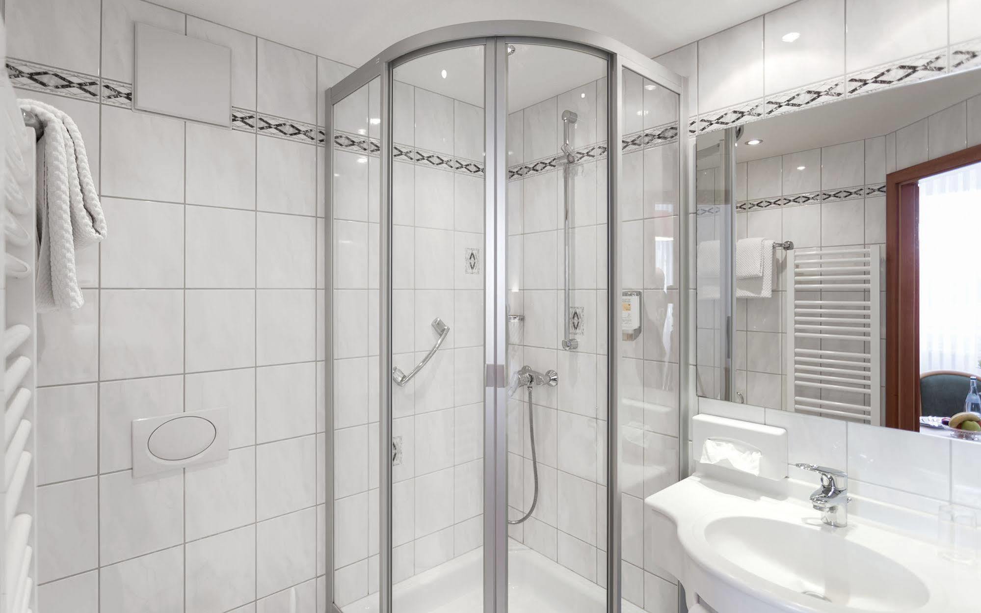 Hotel Pfaelzer Wald Бад Бергцаберн Екстериор снимка